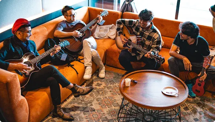 A group of guys in a guitar session