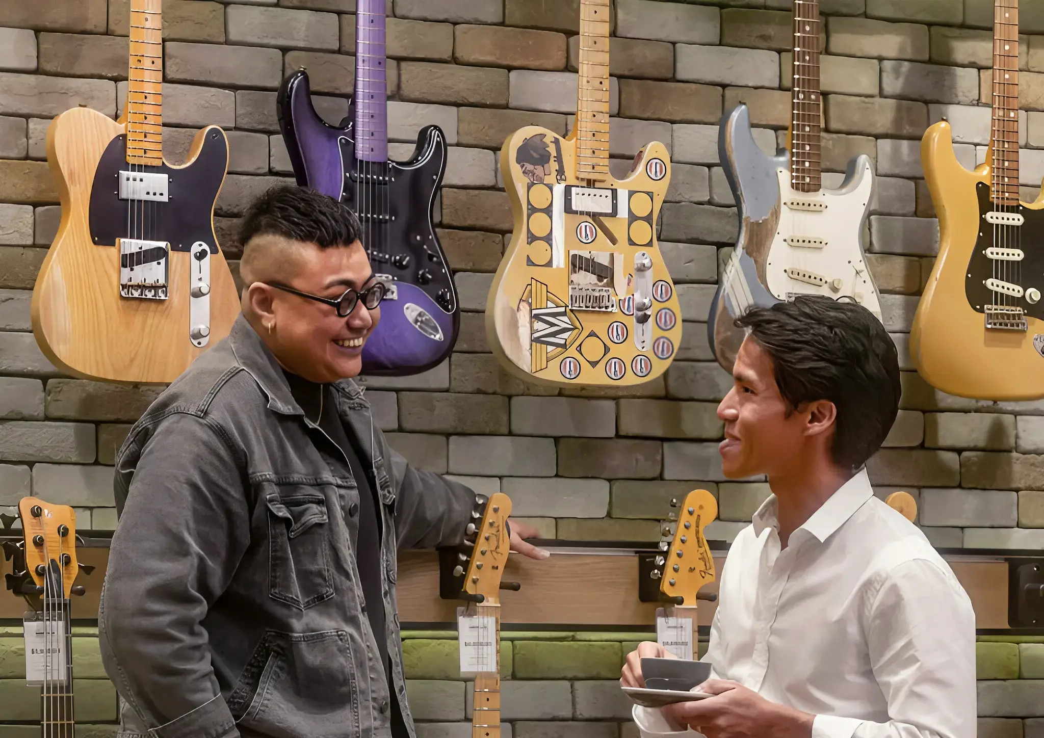 Swee Lee specialist, Yadni, interacting with a customer